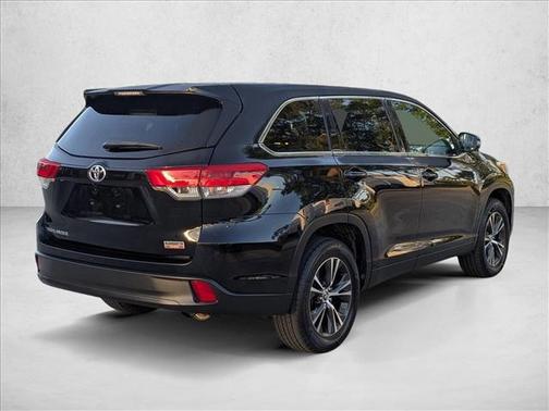 2019 Toyota Highlander LE I4