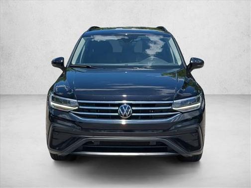 Deep Black Pearl 2024 Volkswagen Tiguan 2.0T S