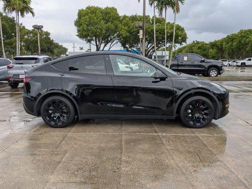 2021 Tesla Model Y Standard Range Rear-Wheel Drive