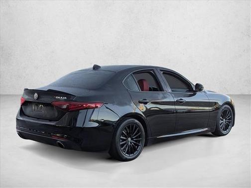 2021 Alfa Romeo Giulia Base