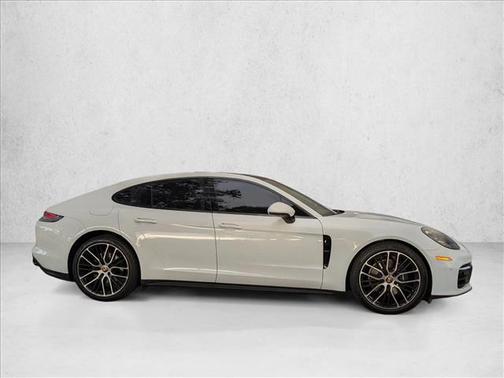 2022 Porsche Panamera RWD