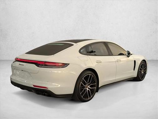 2022 Porsche Panamera RWD