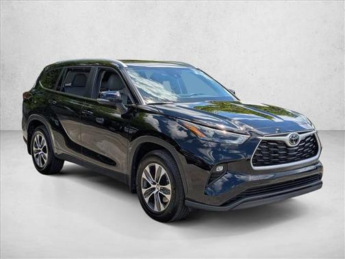 Midnight Black Metal 2025 Toyota Highlander XLE