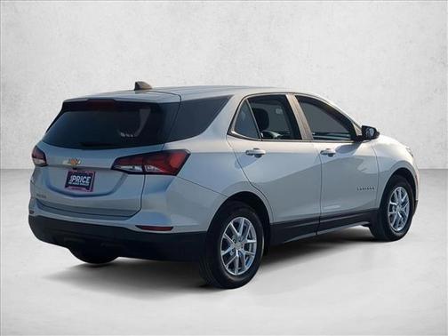 Silver Ice Metallic 2022 Chevrolet Equinox LS