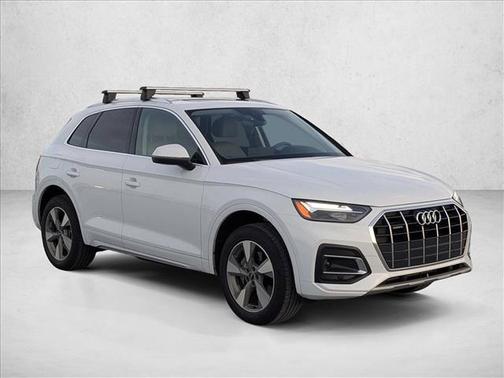 Glacier White Metallic 2023 Audi Q5 40 Premium