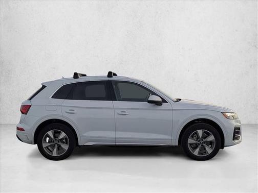 Glacier White Metallic 2023 Audi Q5 40 Premium