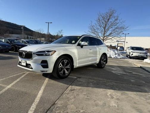 2022 Volvo XC60 B5 Momentum