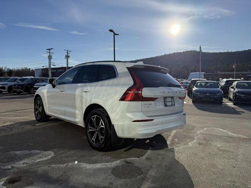 2022 Volvo XC60 B5 Momentum