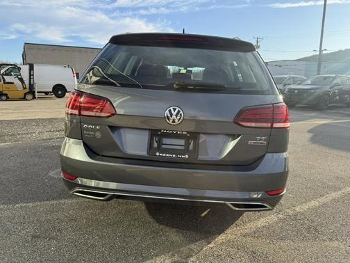2018 Volkswagen Golf SportWagen TSI S