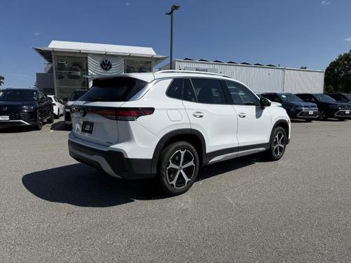 Pure White 2025 Volkswagen Tiguan 2.0T SE