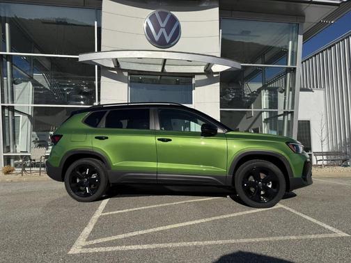 2026 Volkswagen Taos 1.5T SE Black