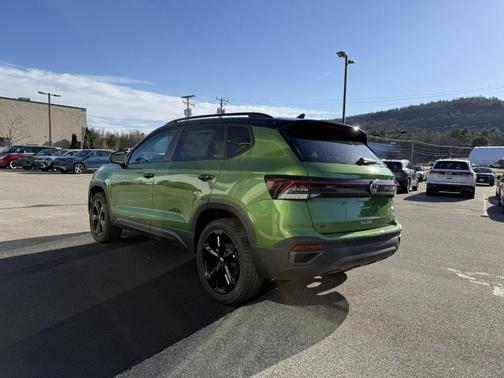 2026 Volkswagen Taos 1.5T SE Black