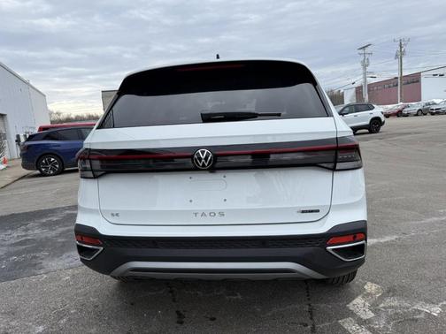 2025 Volkswagen Taos 1.5T SE