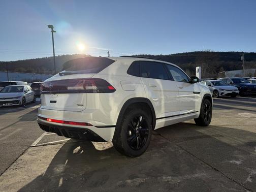 2026 Volkswagen Atlas Cross Sport 2.0T SEL R-Line Black