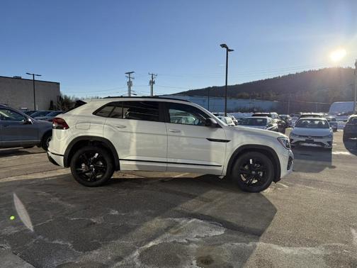 2026 Volkswagen Atlas Cross Sport 2.0T SEL R-Line Black