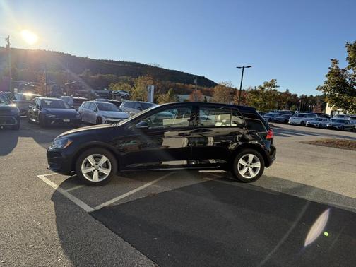 2017 Volkswagen Golf TSI Wolfsburg Edition 4-Door