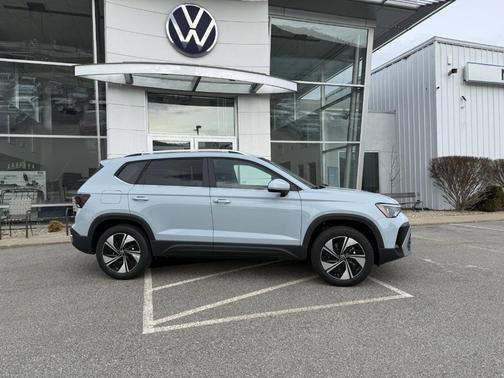 Monument Gray 2026 Volkswagen Taos 1.5T SE