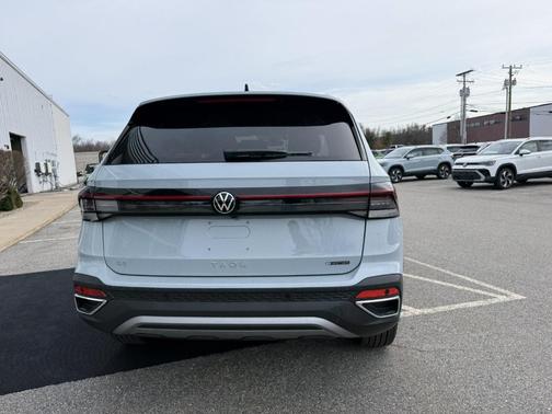 Monument Gray 2026 Volkswagen Taos 1.5T SE