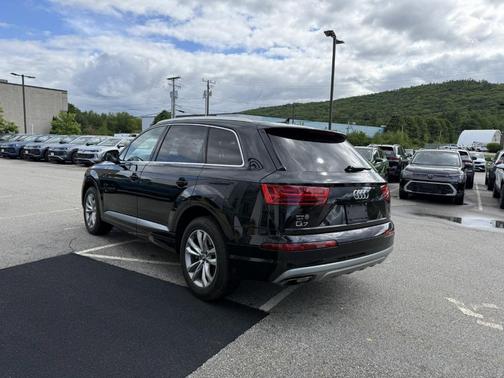 Orca Black Metallic 2019 Audi Q7 55 Premium Plus