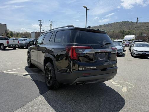 2023 GMC Acadia AT4