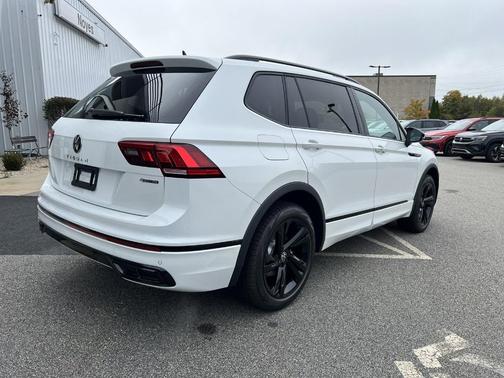 2024 Volkswagen Tiguan 2.0T SE R-Line Black