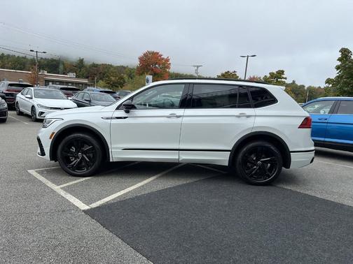 2024 Volkswagen Tiguan 2.0T SE R-Line Black