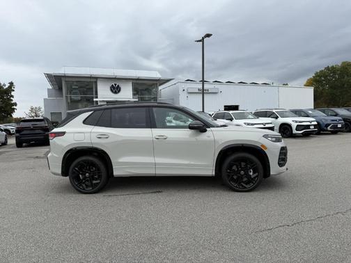 2025 Volkswagen Tiguan 2.0T SE R-Line Black
