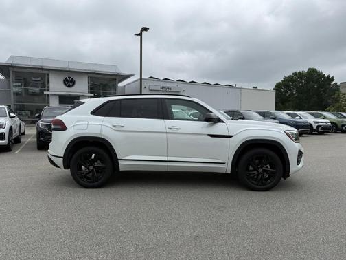 2025 Volkswagen Atlas Cross Sport 2.0T SEL R-Line Black