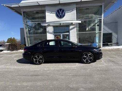 2021 Volkswagen Passat 2.0T R-Line