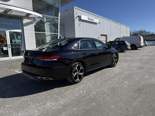2021 Volkswagen Passat 2.0T R-Line