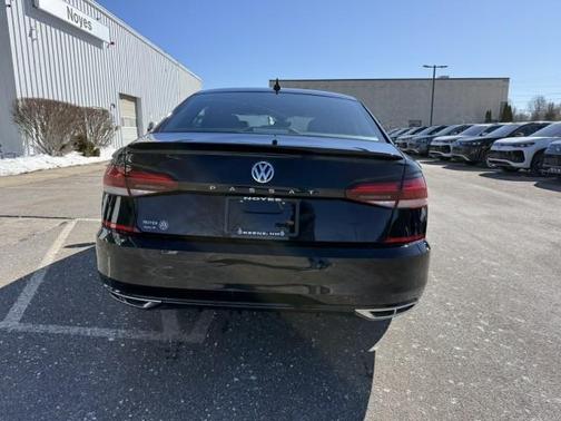 2021 Volkswagen Passat 2.0T R-Line