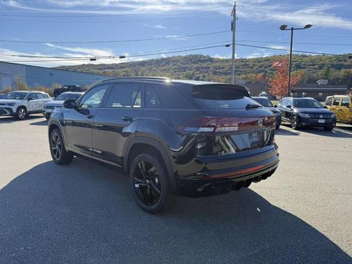 2026 Volkswagen Atlas Cross Sport 2.0T SEL R-Line Black