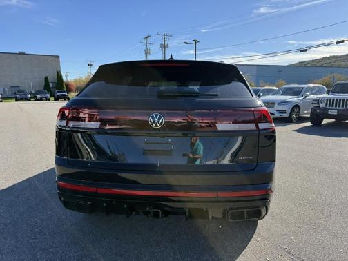 2026 Volkswagen Atlas Cross Sport 2.0T SEL R-Line Black