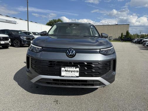 Platinum Gray Metallic 2025 Volkswagen Tiguan 2.0T SE
