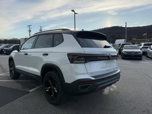 2025 Volkswagen Taos 1.5T SE Black