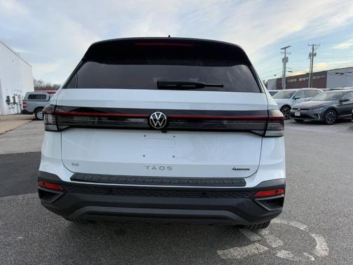 2025 Volkswagen Taos 1.5T SE Black