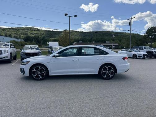 2021 Volkswagen Passat 2.0T R-Line