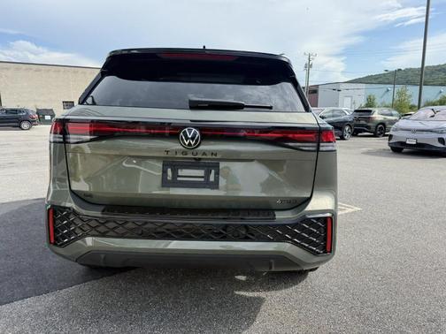 2025 Volkswagen Tiguan 2.0T SE R-Line Black