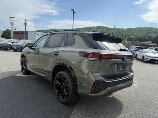 2025 Volkswagen Tiguan 2.0T SE R-Line Black
