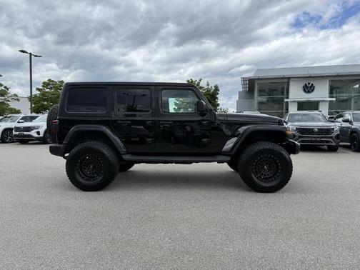 Black Clearcoat 2018 Jeep Wrangler Unlimited Sahara
