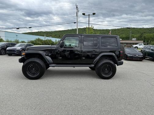 Black Clearcoat 2018 Jeep Wrangler Unlimited Sahara