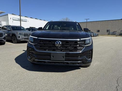 Deep Black Pearl 2026 Volkswagen Atlas Cross Sport 2.0T SEL Premium R-Line
