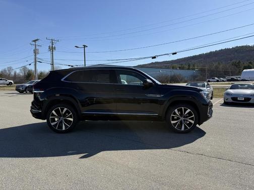 Deep Black Pearl 2026 Volkswagen Atlas Cross Sport 2.0T SEL Premium R-Line