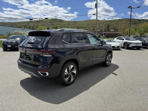 Deep Black Pearl 2026 Volkswagen Taos 1.5T SE