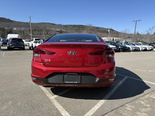 2019 Hyundai ELANTRA SE