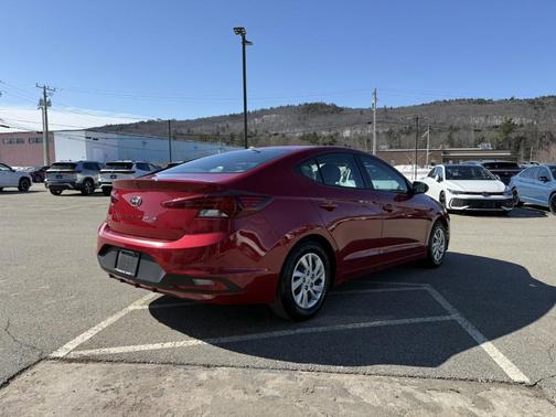 2019 Hyundai ELANTRA SE
