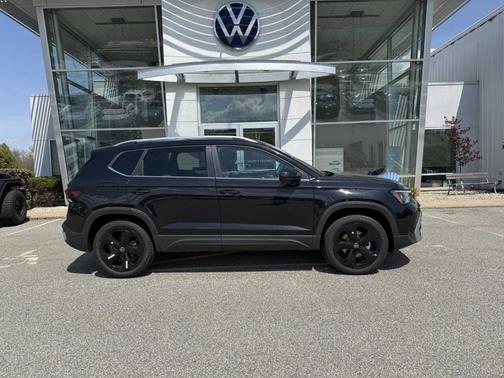 Deep Black Pearl Effect 2026 Volkswagen Taos 1.5T SEL