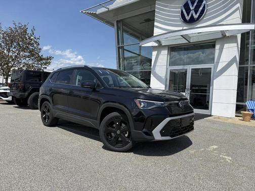 Deep Black Pearl Effect 2026 Volkswagen Taos 1.5T SEL