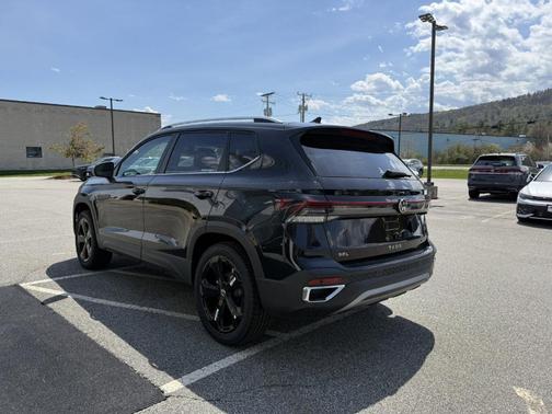 Deep Black Pearl Effect 2026 Volkswagen Taos 1.5T SEL