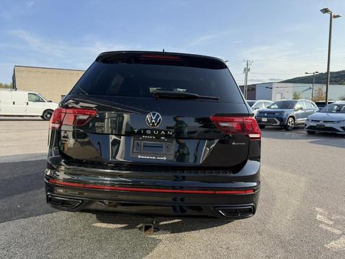 2023 Volkswagen Tiguan 2.0T SE R-Line Black